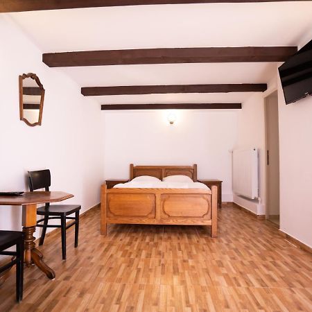 Hôtel La Pădure à Brebu Extérieur photo