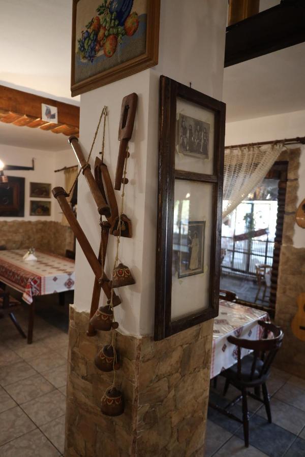Hôtel La Pădure à Brebu Extérieur photo