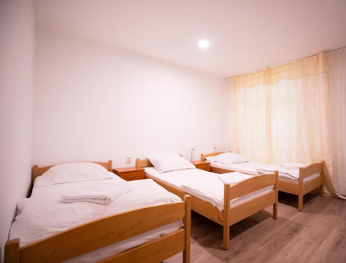 Hôtel La Pădure à Brebu Extérieur photo