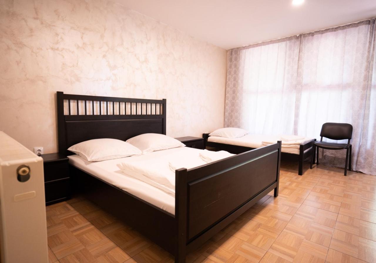 Hôtel La Pădure à Brebu Extérieur photo