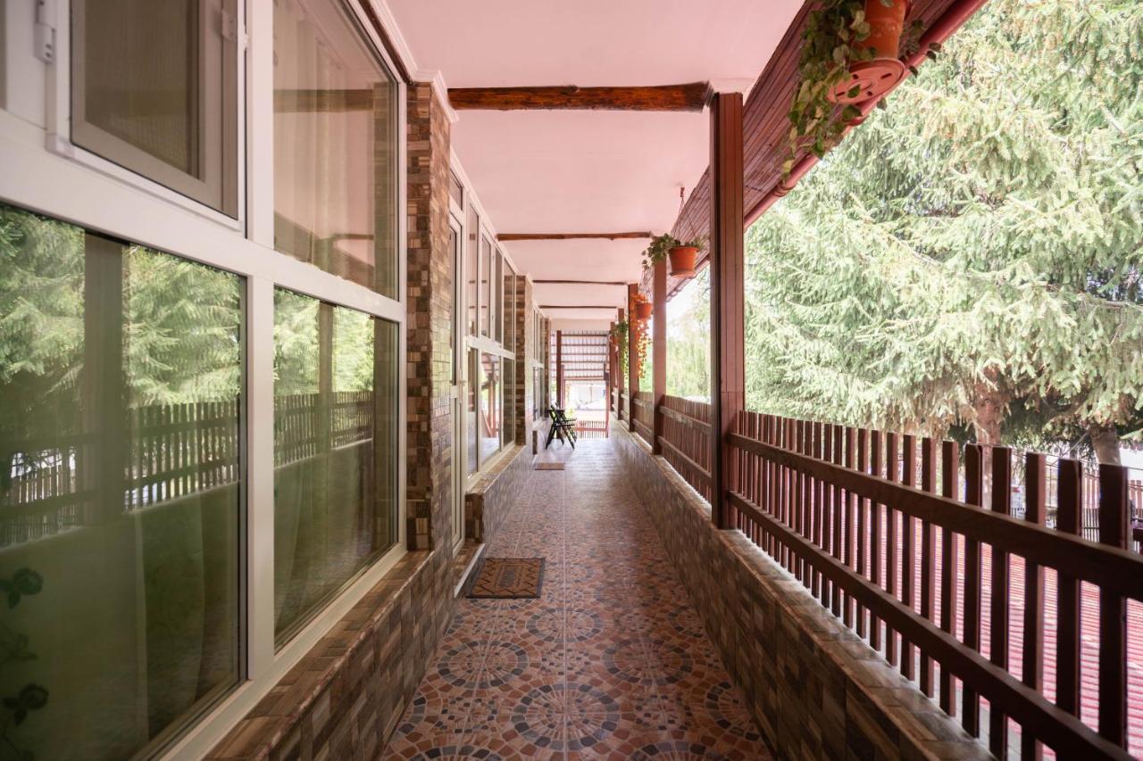 Hôtel La Pădure à Brebu Extérieur photo