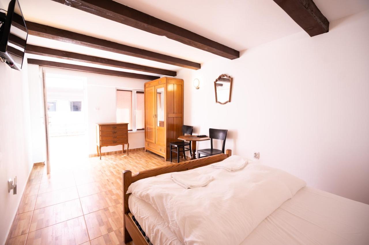 Hôtel La Pădure à Brebu Extérieur photo
