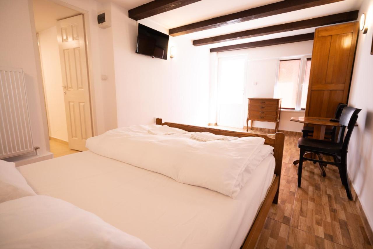 Hôtel La Pădure à Brebu Extérieur photo