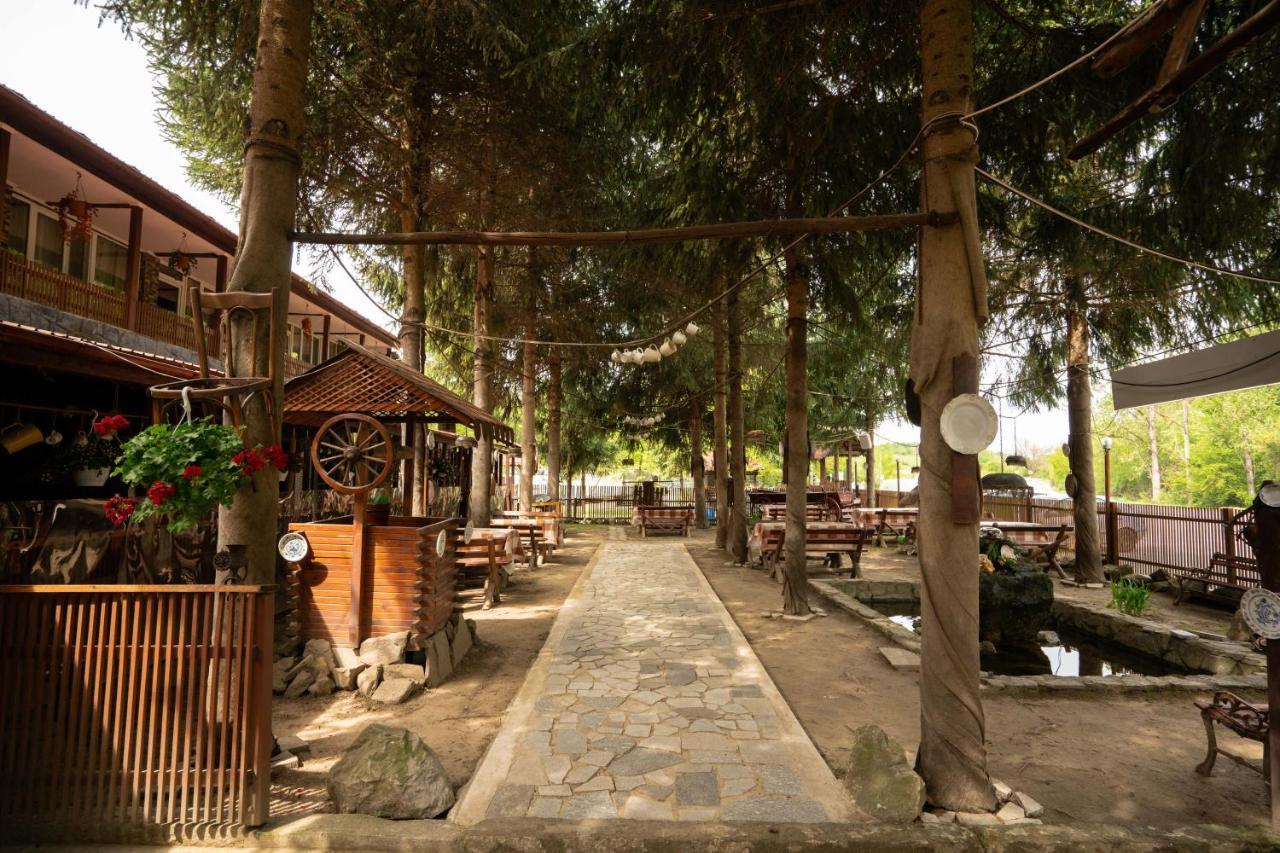 Hôtel La Pădure à Brebu Extérieur photo