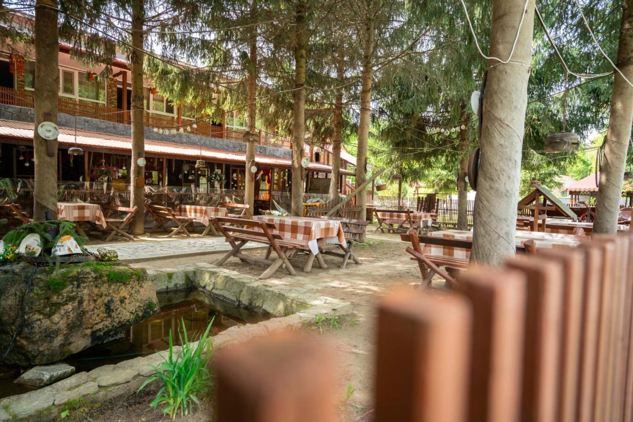 Hôtel La Pădure à Brebu Extérieur photo
