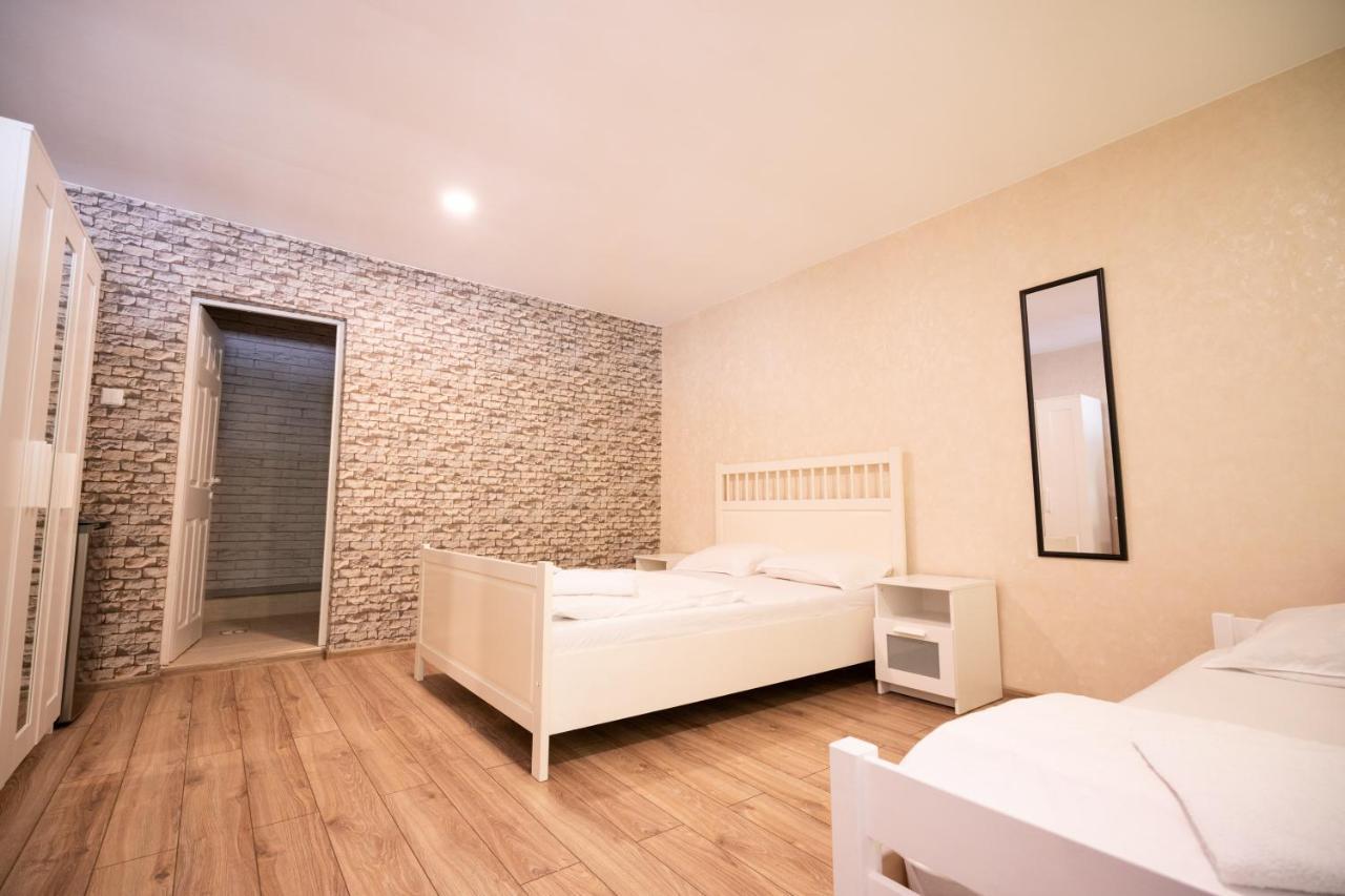 Hôtel La Pădure à Brebu Extérieur photo