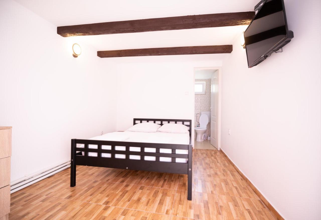 Hôtel La Pădure à Brebu Extérieur photo