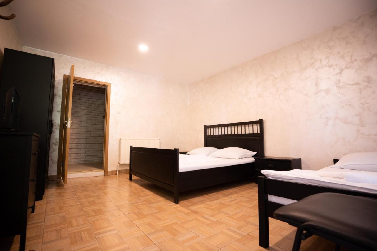 Hôtel La Pădure à Brebu Extérieur photo