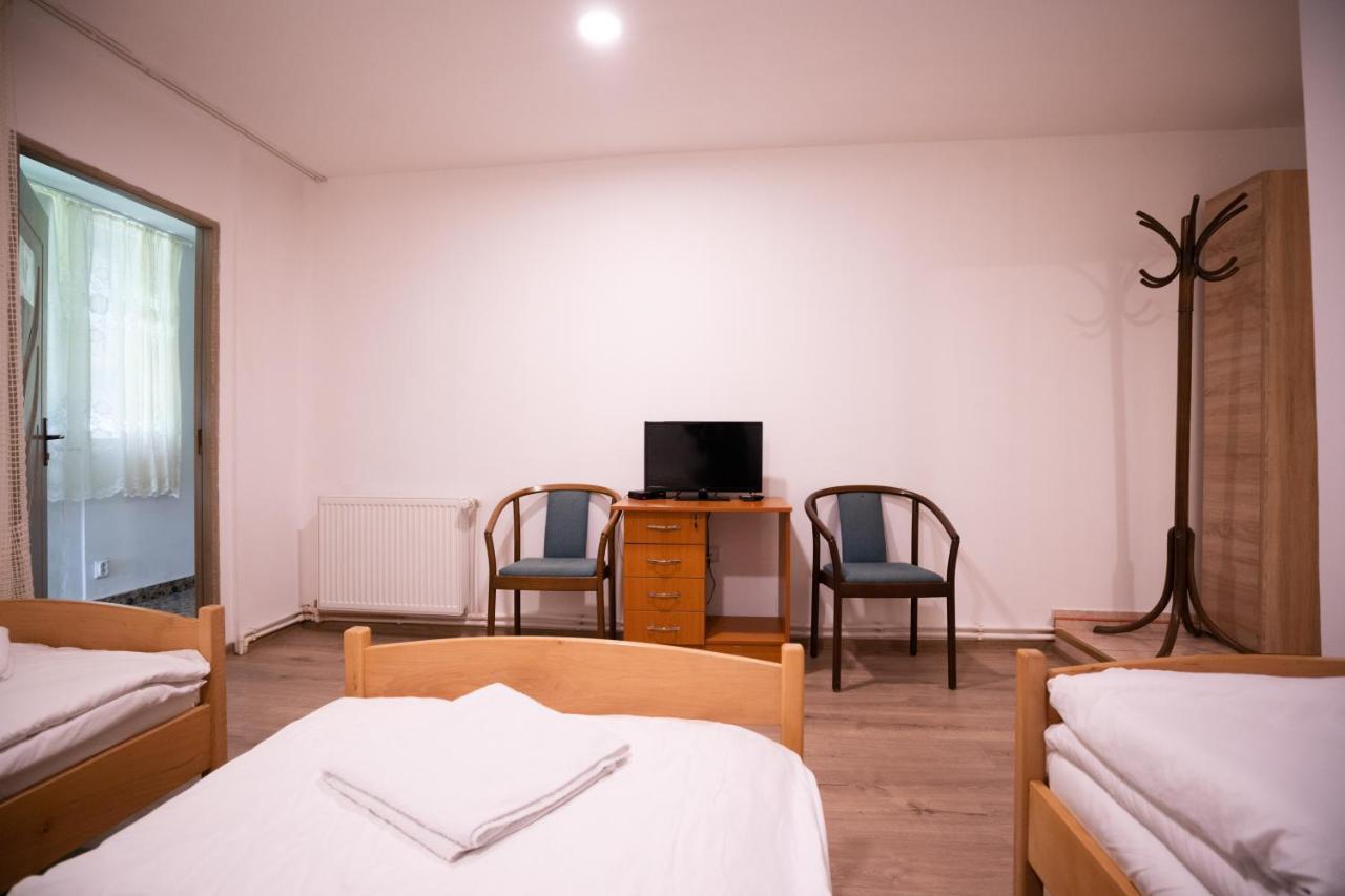 Hôtel La Pădure à Brebu Extérieur photo