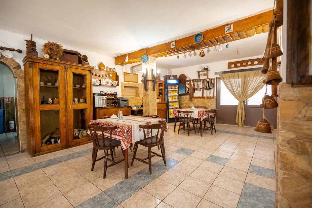 Hôtel La Pădure à Brebu Extérieur photo