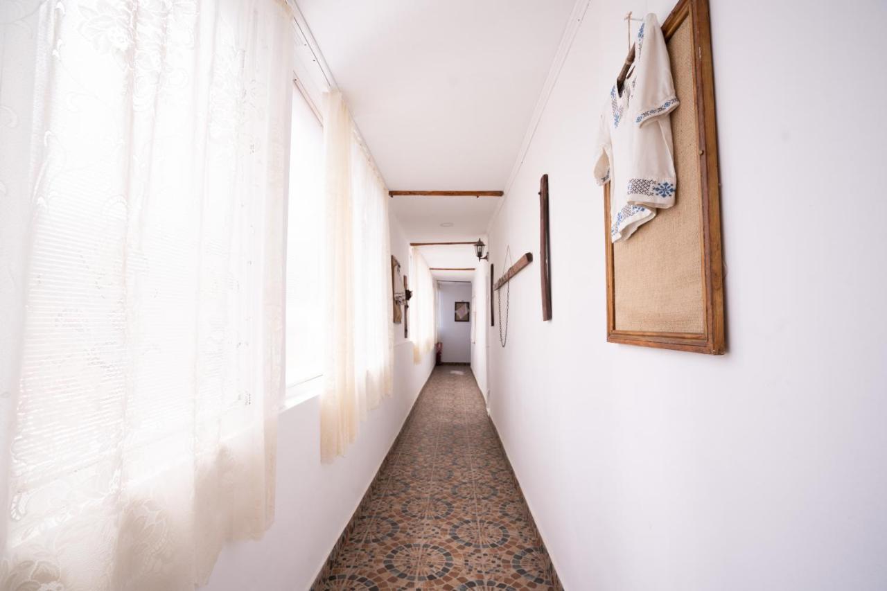 Hôtel La Pădure à Brebu Extérieur photo