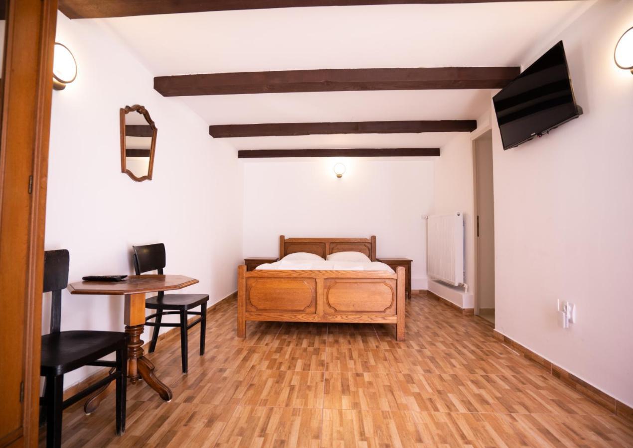 Hôtel La Pădure à Brebu Extérieur photo