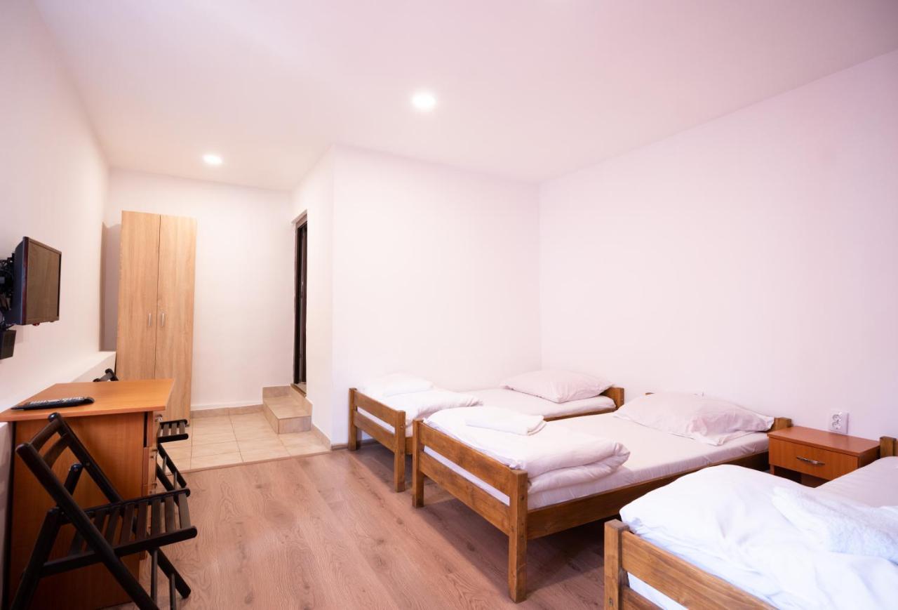 Hôtel La Pădure à Brebu Extérieur photo